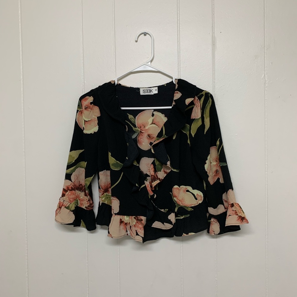 LF Seek the label floral wrap top